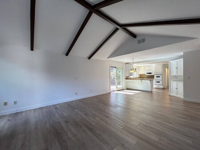 Building Photo - Spacious 4-Bedroom 2.5 Bath Single-Story H...