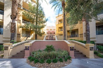 Building Photo - 220 E Flamingo Rd