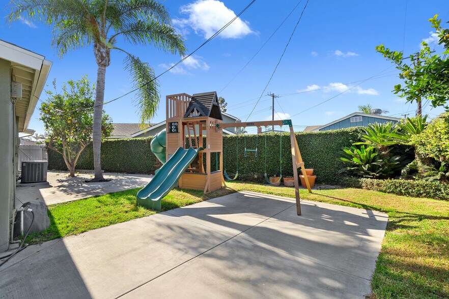 Building Photo - 17131 Autumn Cir