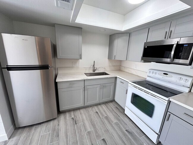 Building Photo - 1 MONTH FREE RENT! Scottsdale/Tempe Beautifully Remodeled 3 bed 2 bath with Yard!