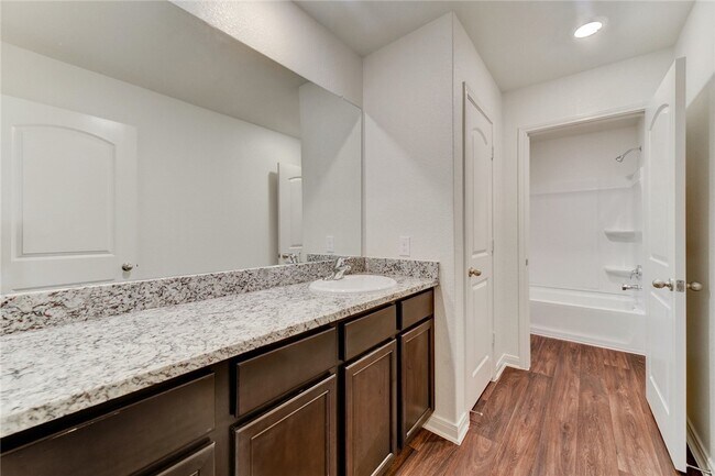Building Photo - 417 Riverdale Dr