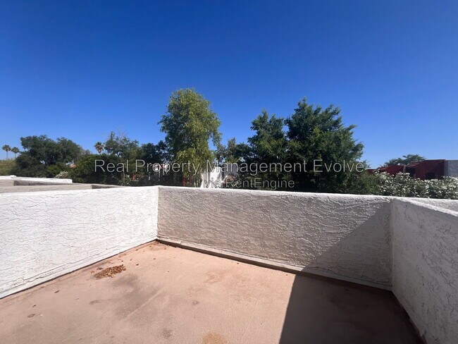 Building Photo - 122 S Hardy Dr