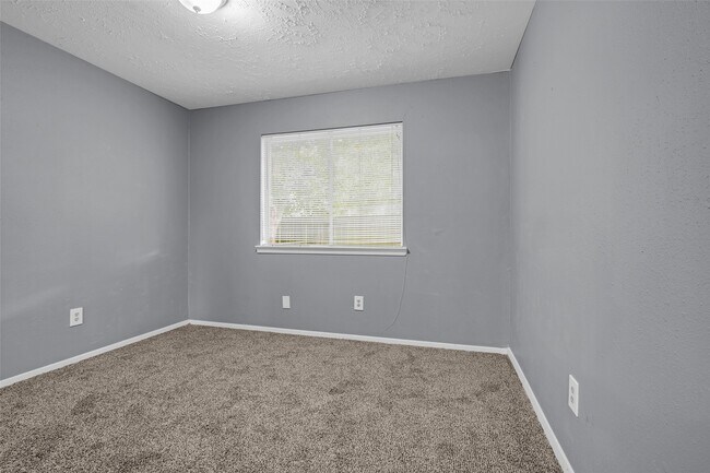 Building Photo - 13915 Old Village Ln