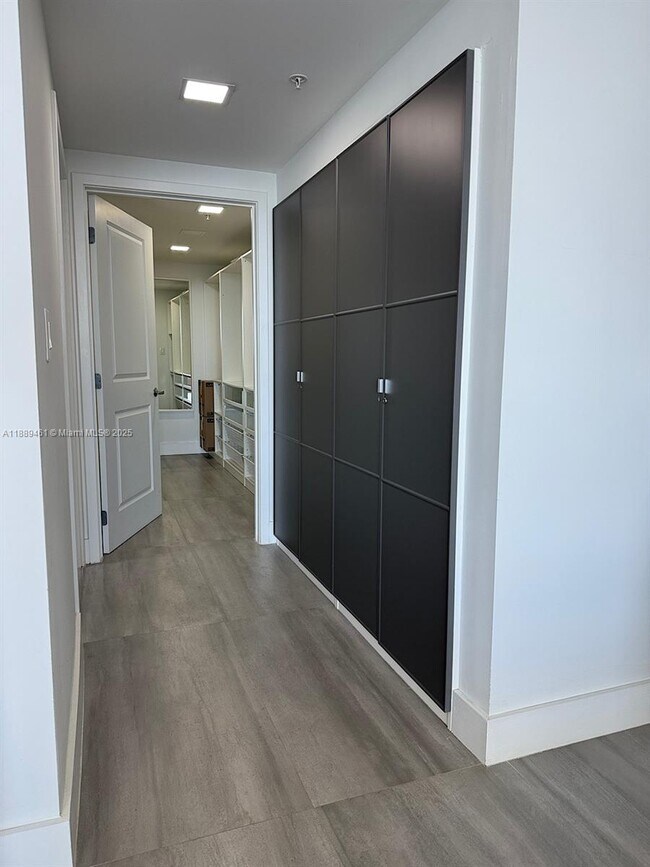 Building Photo - 400 Sunny Isles Blvd