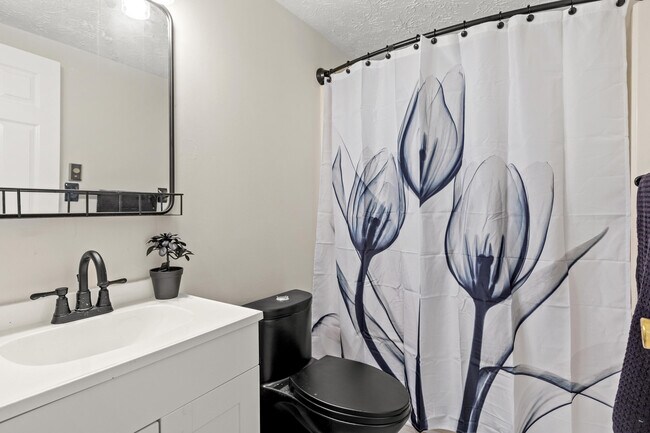 Building Photo - 104 Pleasantview St