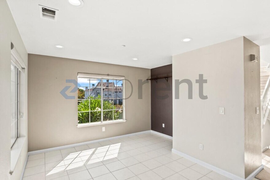 Building Photo - Unit