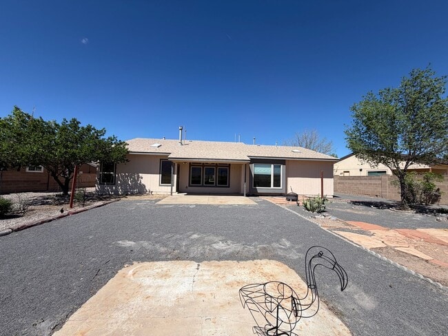 Building Photo - 3 Bedroom Single Story Home Available Near Corrales Rd & Highway 528 in Rio Rancho!