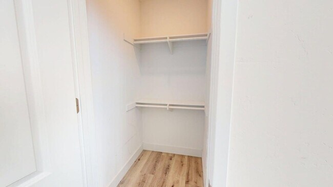 Building Photo - Gated | Light-Filled Townhouse | North Park