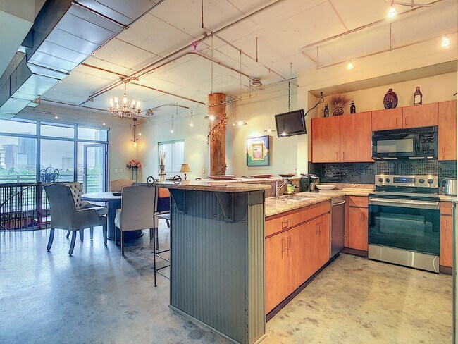 Building Photo - Stunning 4 Bedroom Multi-Level Loft Condo ...