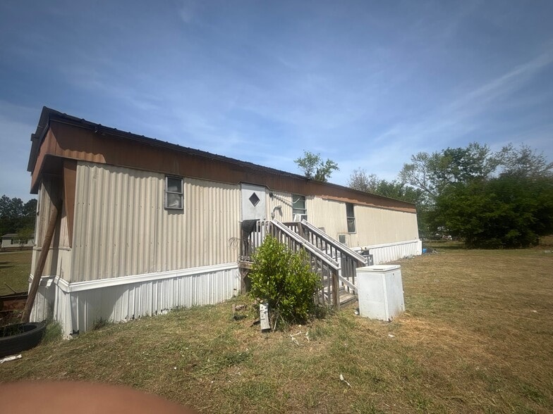 Building Photo - 390 Country Springs Dr