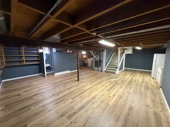 Building Photo - Charming 2-Bed/2-Bath Ranch with Garage — Rent-to-Buy Opportunity in Fremont, NE!