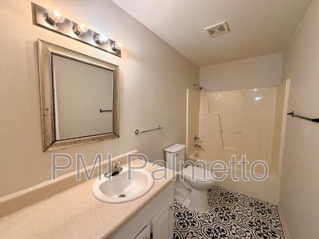 Building Photo - 152 Chatham Cir