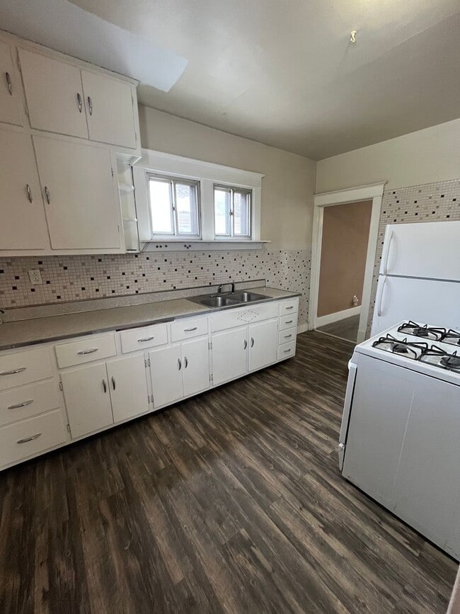 Building Photo - 3 Bedroom House in Roxana