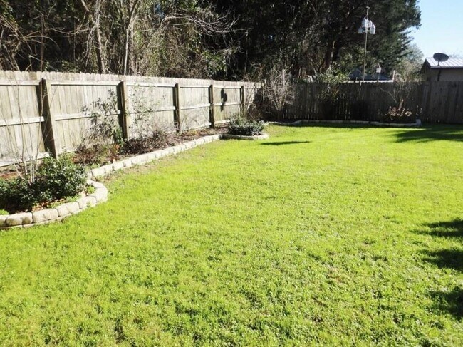 Building Photo - 280 Anderson Dr