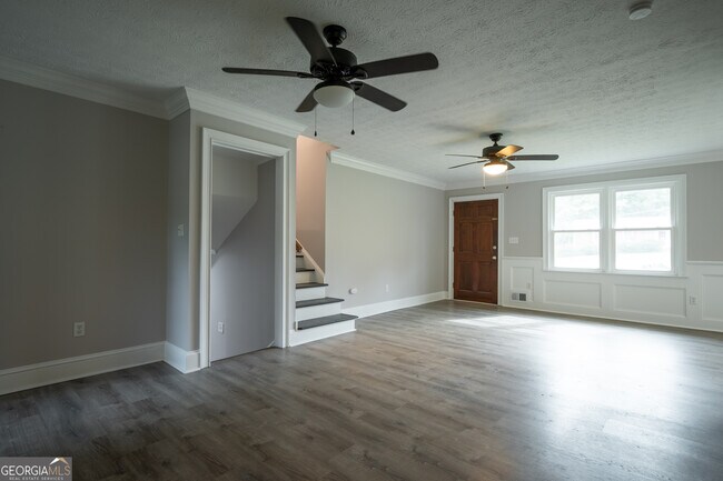 Building Photo - 1030 Carriage Hill Rd