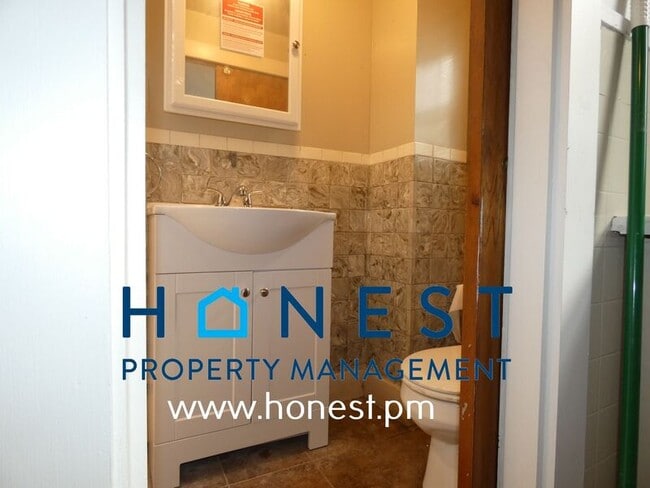 Building Photo - 8 Lasalle St