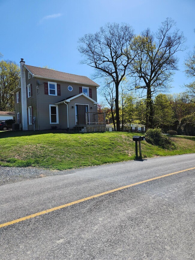 Building Photo - 53 Liberty Ln