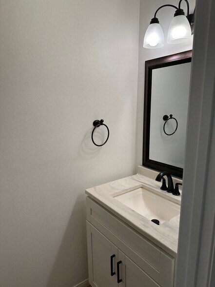 Half bath - 1229 Rebecca Ln