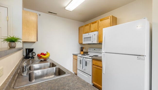 sample kitchen - Brookside Park Apartments