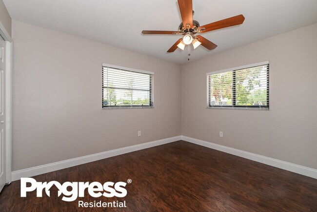 Building Photo - 25353 Doredo Dr