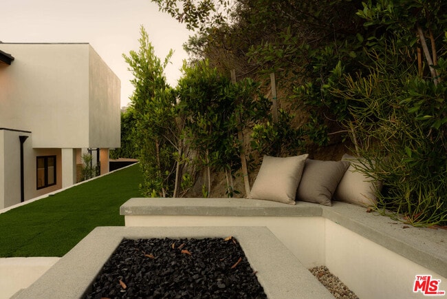 Building Photo - 2608 Zorada Dr