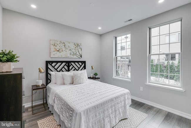 Building Photo - 752 S 16th St