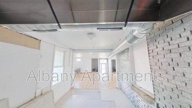 Building Photo - 4 Ten Eyck Ave
