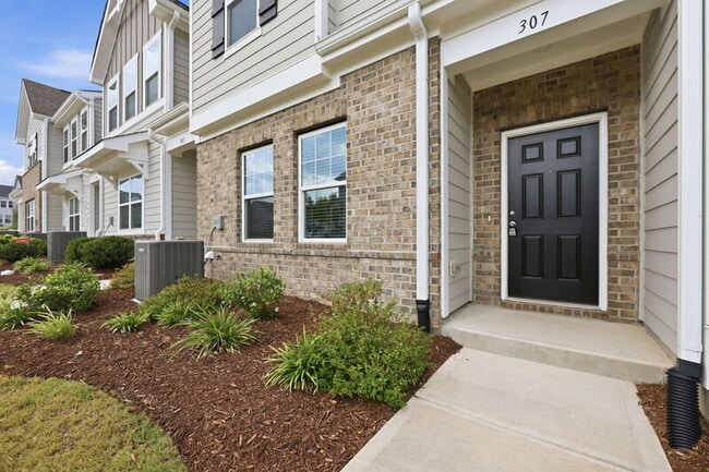 Building Photo - 307 Spaight Acrs Wy