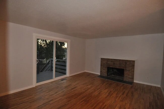 Building Photo - Completely renovated 4 bedroom in Kent!