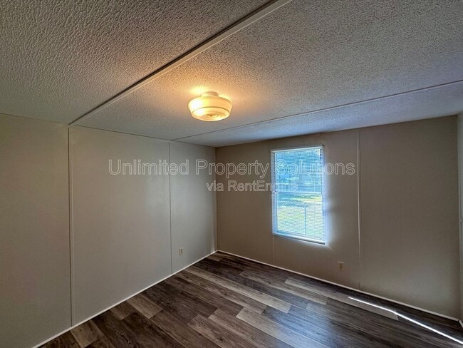 Building Photo - 9499 Wendi Dr NE