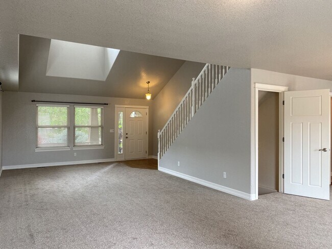 Building Photo - $300 Off 1st Month if Lease Starts by 4/10!