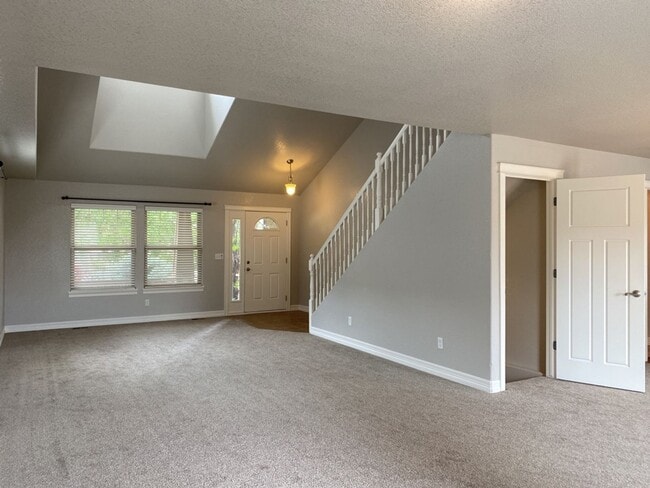 Building Photo - Sprawling Two-Story Home w/ Finished Basement in Maple Hill