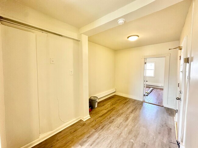 Building Photo - 144 Van Horne St
