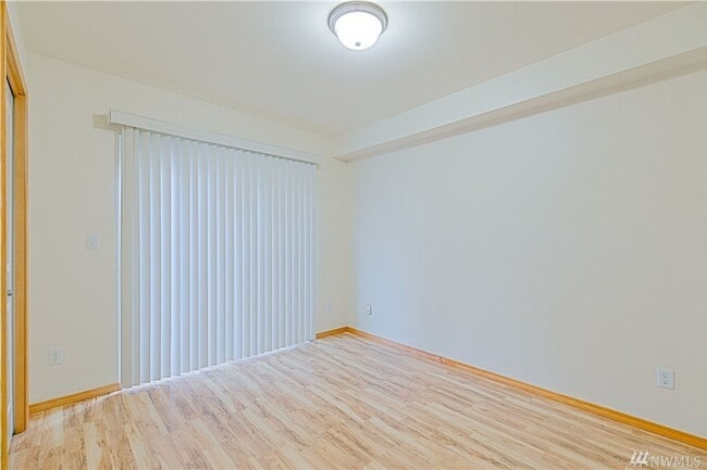Building Photo - Charming 3-Story townhome located near Hig...