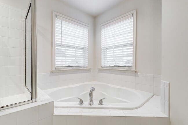 Building Photo - 9307 Drumman Dr