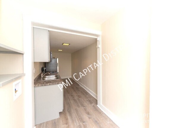 Building Photo - 278 Lark St