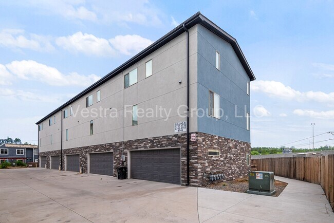 Building Photo - 4743 E Iliff Ave