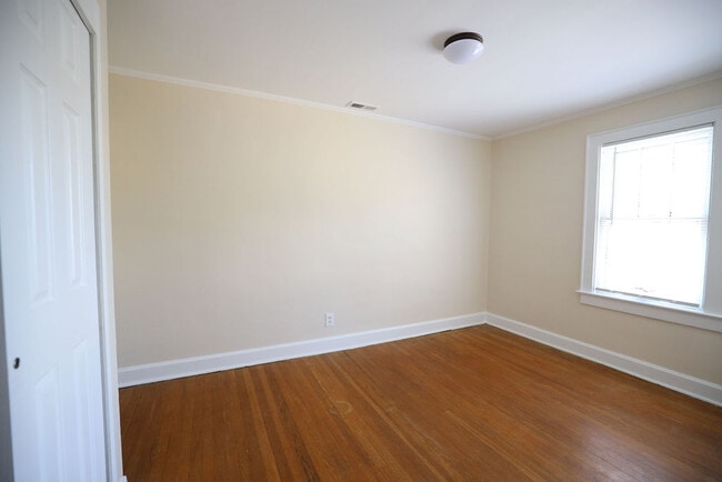 Building Photo - 552 S Terrace Ave