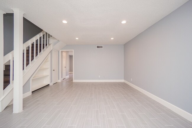 Building Photo - 2515 Oak Hill Dr