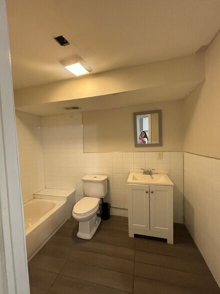 Building Photo - 241 Fabyan Pl