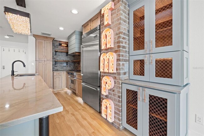 Building Photo - 1208 E Kennedy Blvd