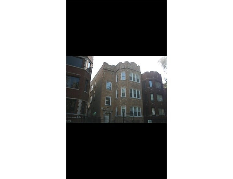 Front of building - 7531 S Phillips Ave