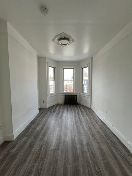 Building Photo - 72 Rose Ave