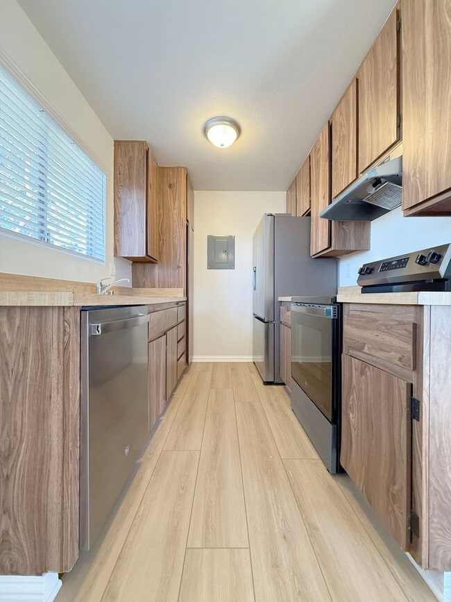 Building Photo - 1 Bed + 1 Bath Condo with 1 Carport