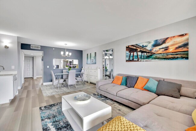 Building Photo - 2200 S Cypress Bend Dr