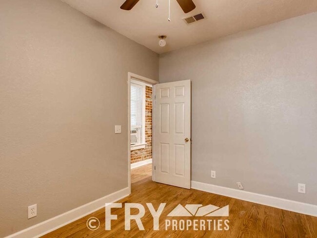 Building Photo - 610 Logan St