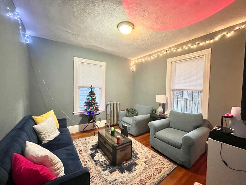 Building Photo - 12 Bucknam St