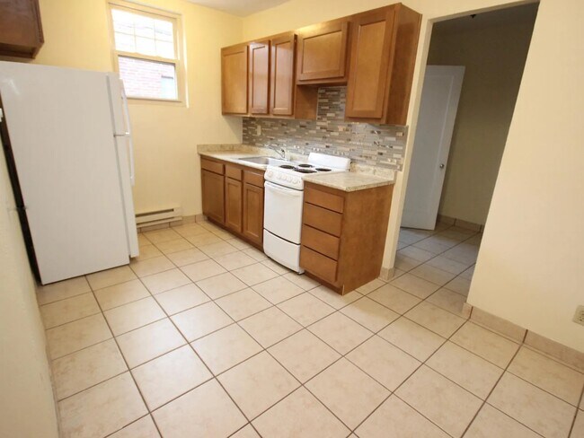 Interior Photo - LONDON TERRACE APARTMENTS -- 014