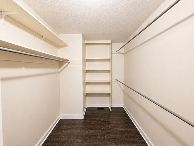 Building Photo - MOVE-IN SPECIAL!! $250 OFF First Month