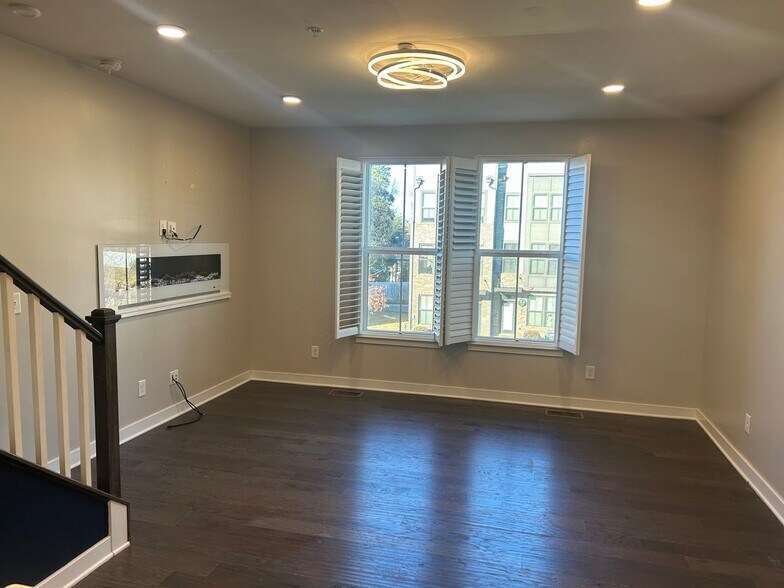 Building Photo - 317 Music Hall Wy